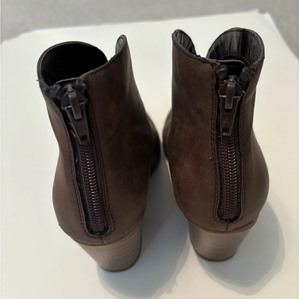 A2 by AEROSOLES Taupe Zip Back Heeled Ankle Boots Size 7